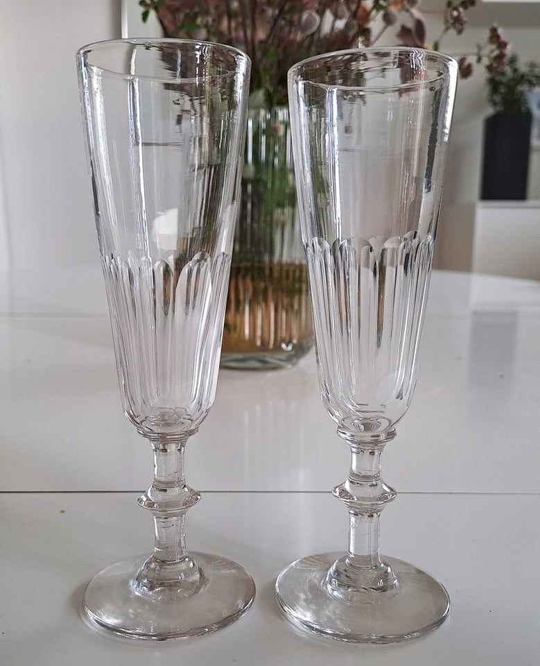 Glas 2 gamle CHAMPAGNEFLØJTER