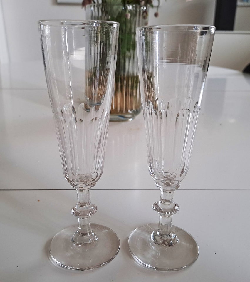 Glas 2 gamle CHAMPAGNEFLØJTER