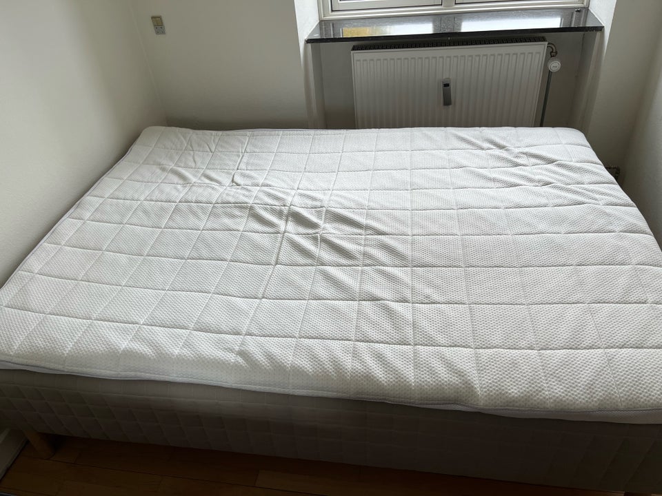 Dobbeltseng, IKEA , b: 140 l: 210 h: