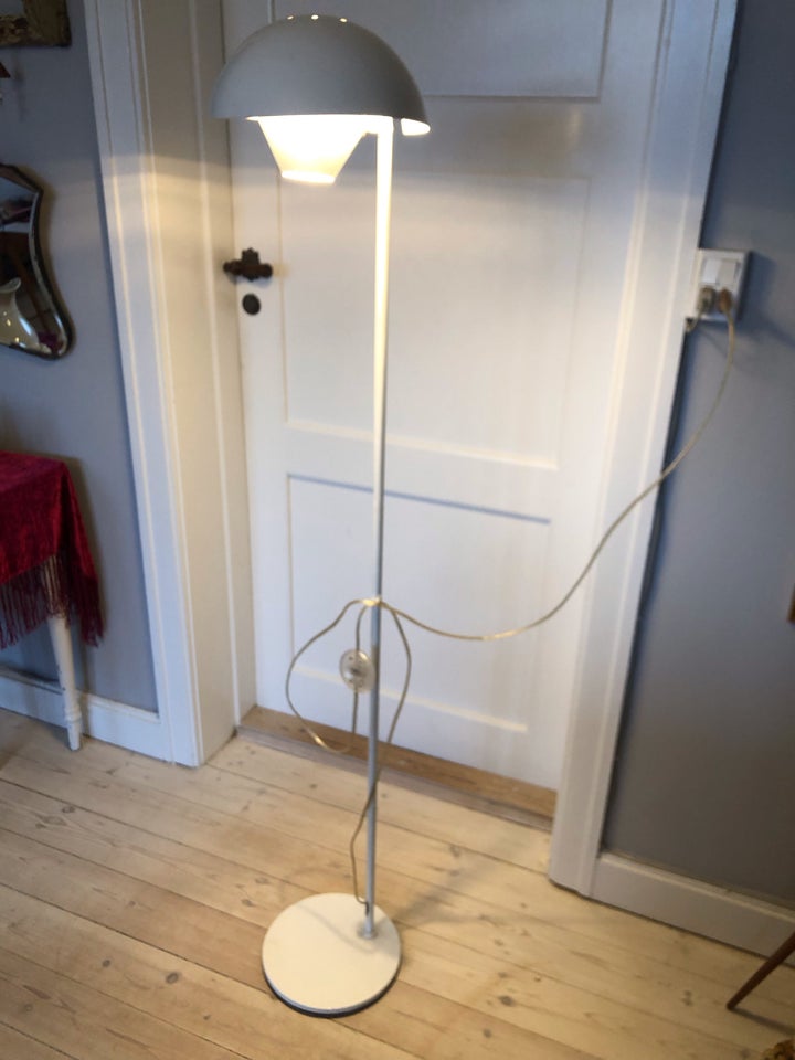 Gulvlampe, Vides ikke