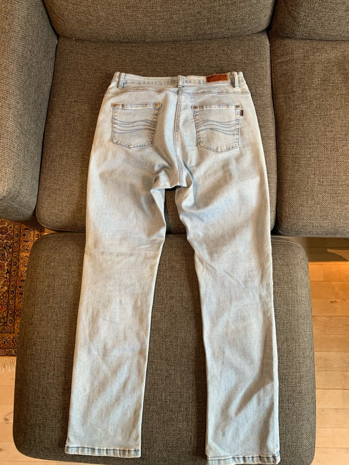 Jeans, InTown, str. 40