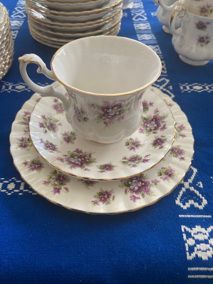 Porcelæn, Kaffestel Royal Albert