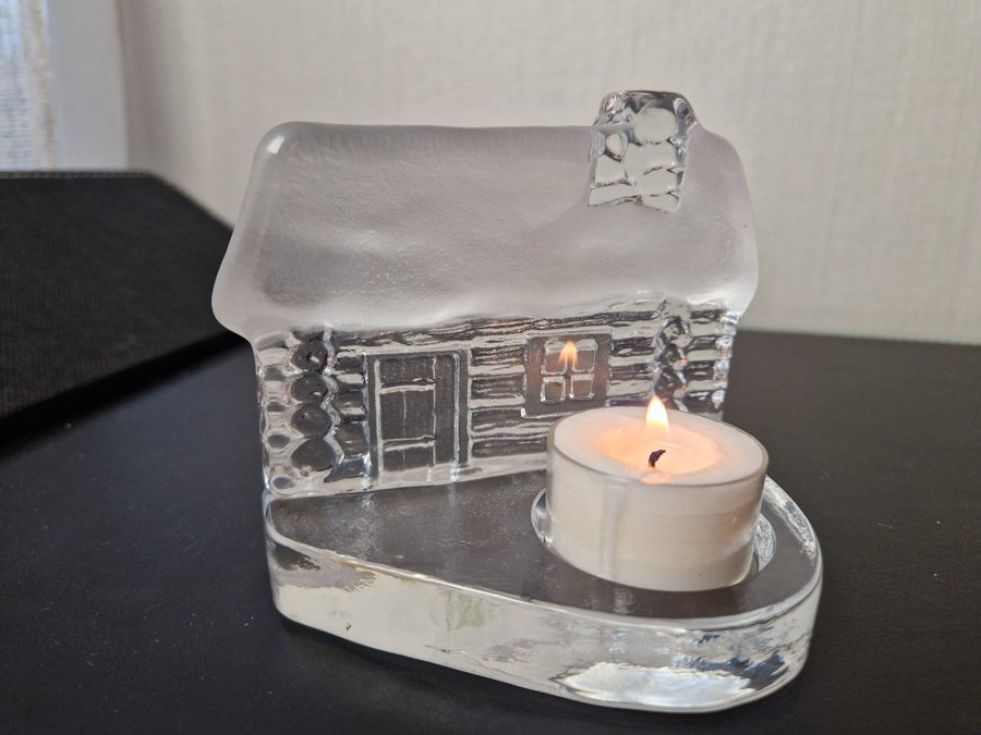 Ljuslykta stuga hus glas Nybro glasbruk, gåva gravering JUL ADVENT