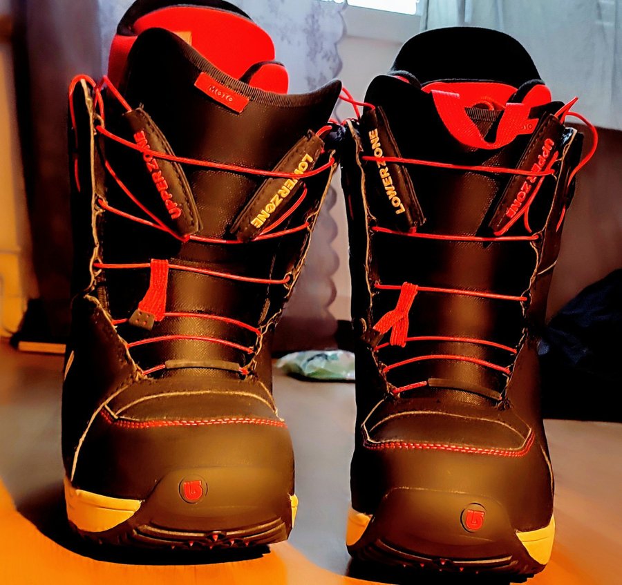 Burton Snowboard Lowerzone Boots - snabbspännen - svart och röda inlägg.