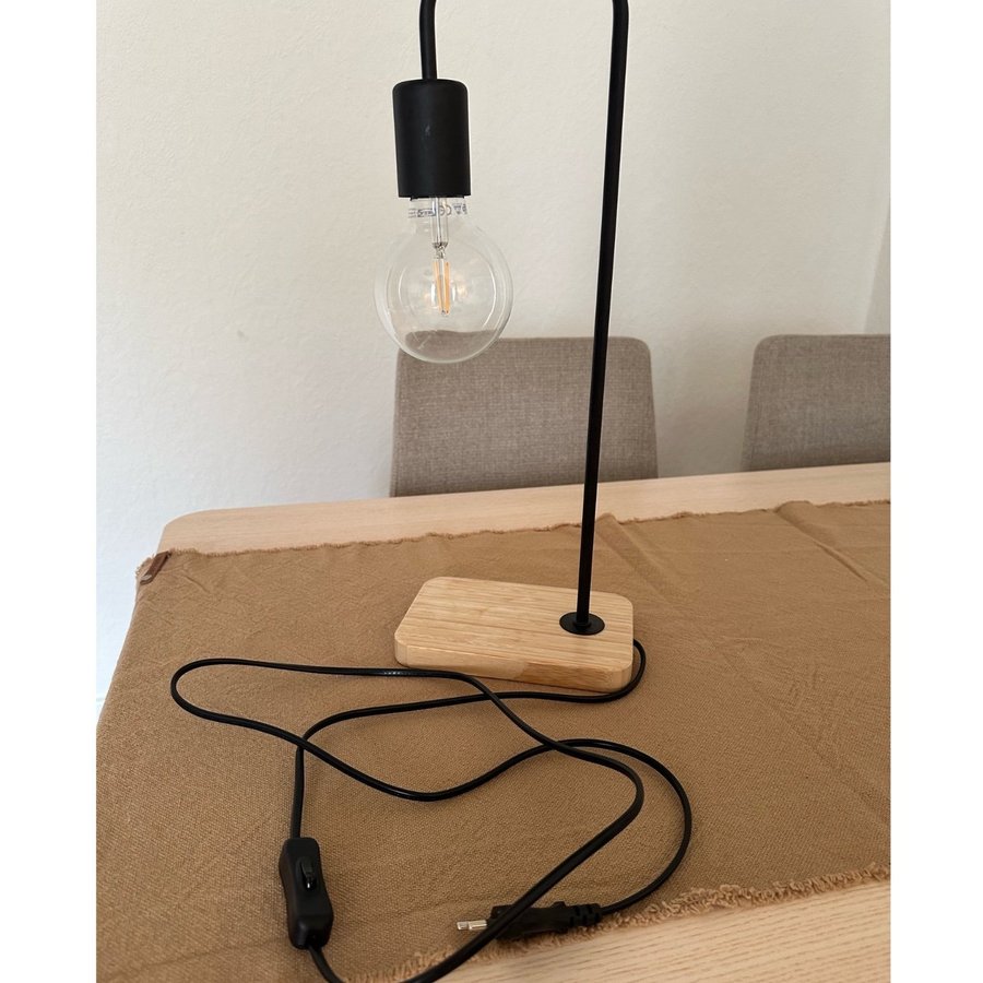 IKEA Tvarhand bordslampa