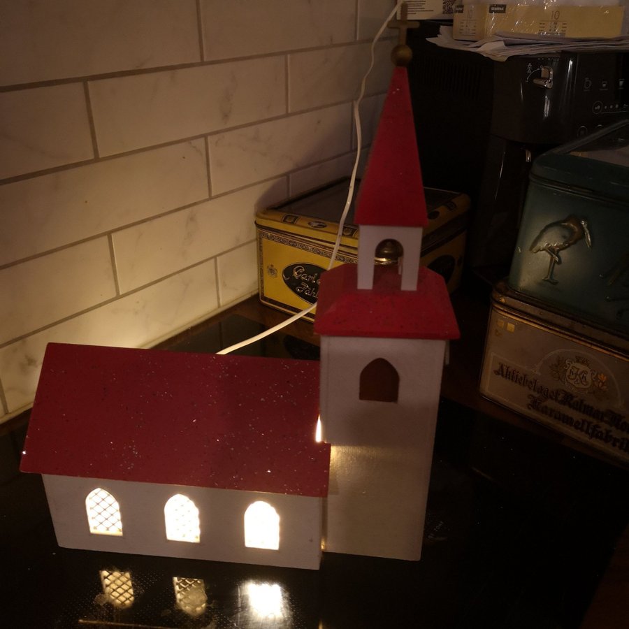 Julkyrka med ljus o spelverk