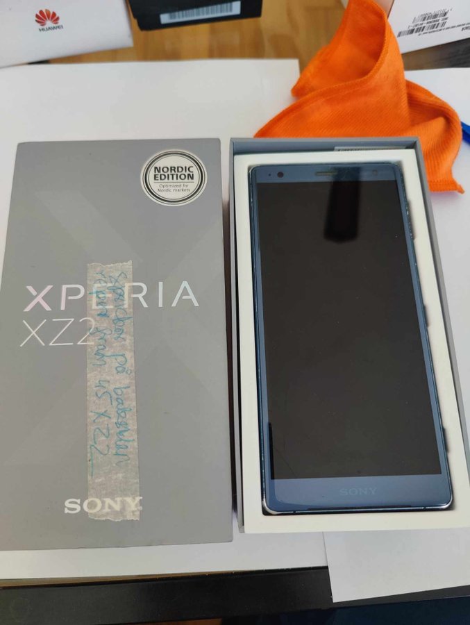 Sony Xperia XZ2 i Deep Green färg