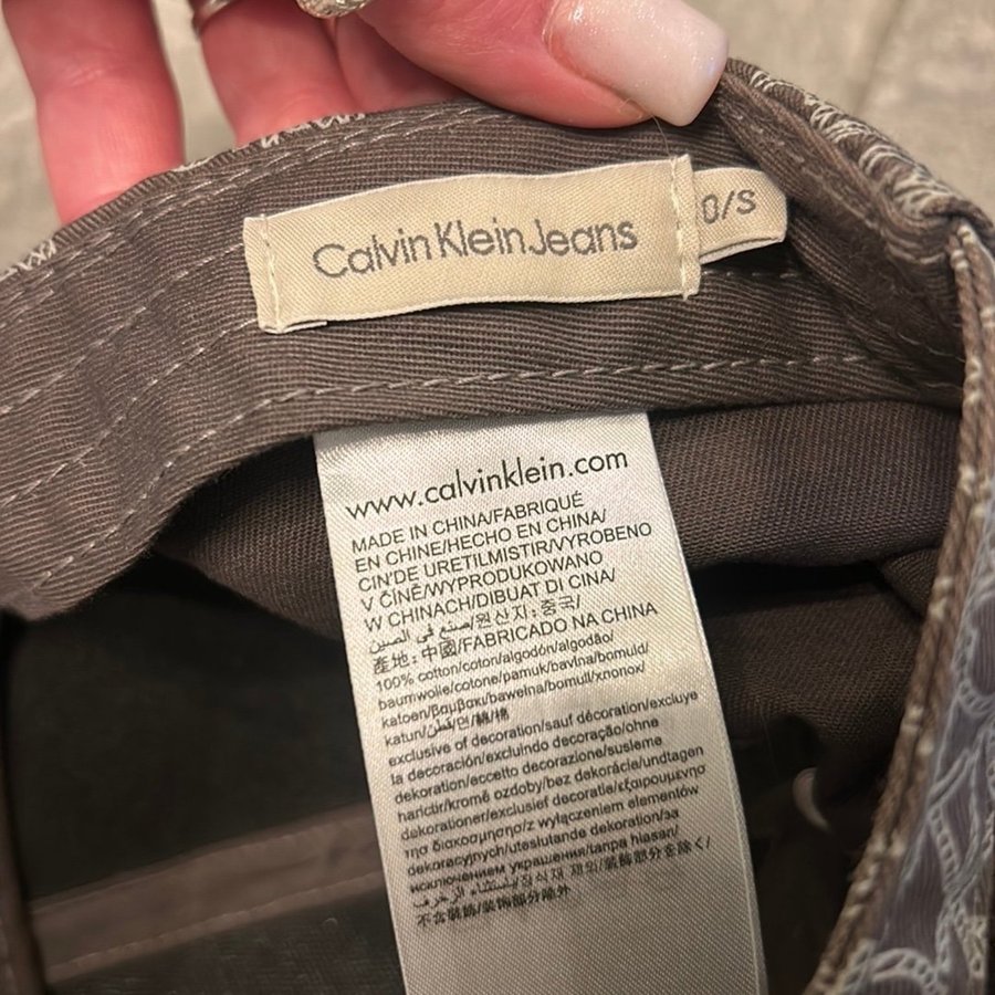 Calvin Klein grå keps storlek O/S