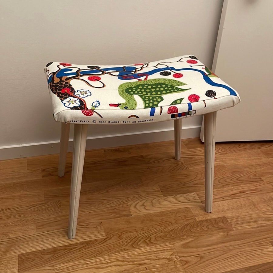 PALLVit Pianopall 1950/60-tal Textil från Svenskt Tenn Josef Frank Gröna Fåglar