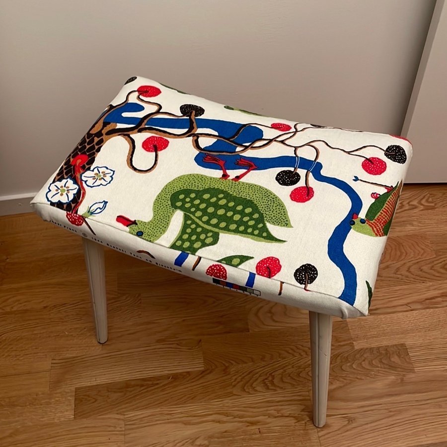 PALLVit Pianopall 1950/60-tal Textil från Svenskt Tenn Josef Frank Gröna Fåglar