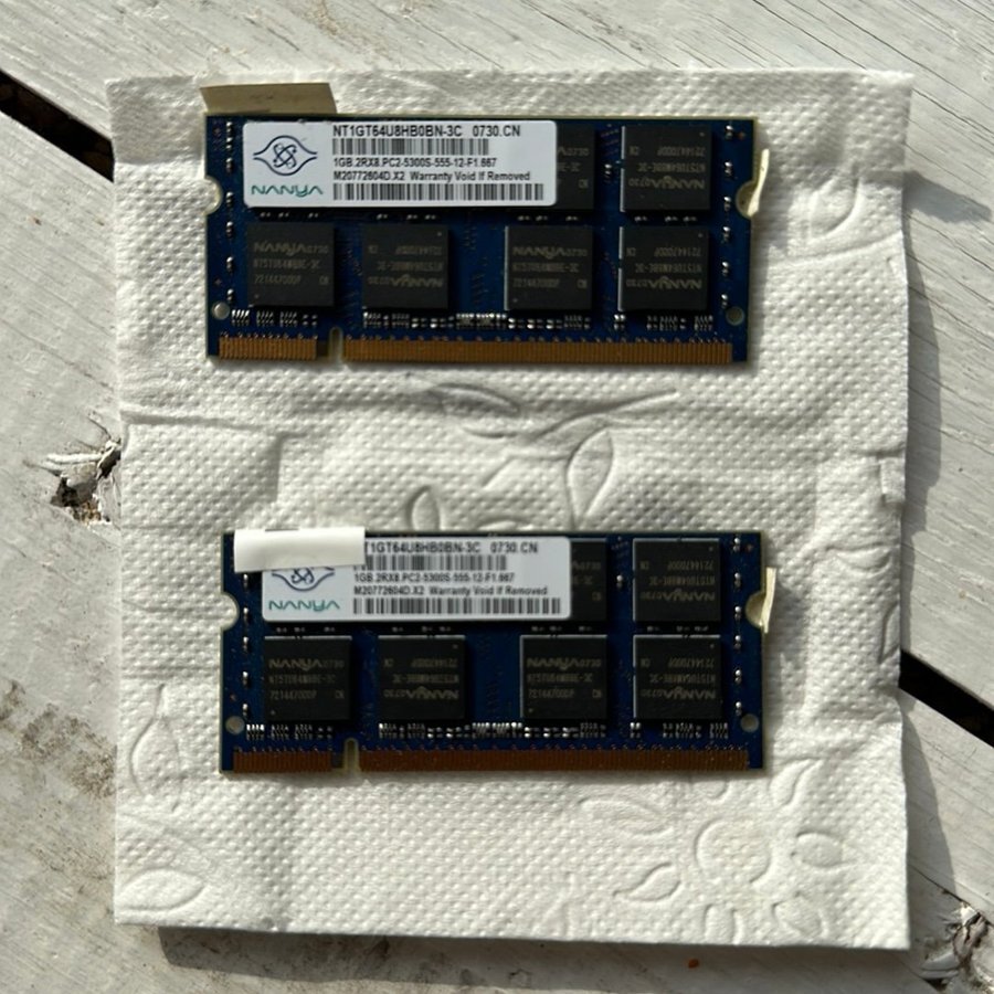 2 st Nanya 1GB DDR3 PC2-5300S