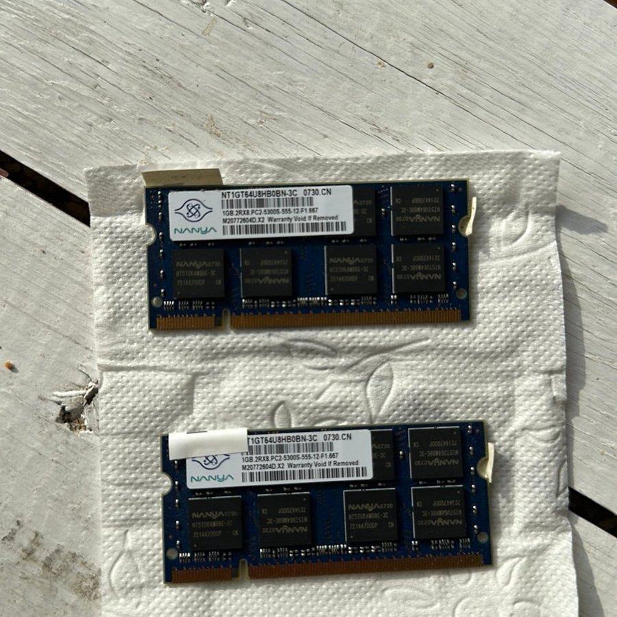 2 st Nanya 1GB DDR3 PC2-5300S