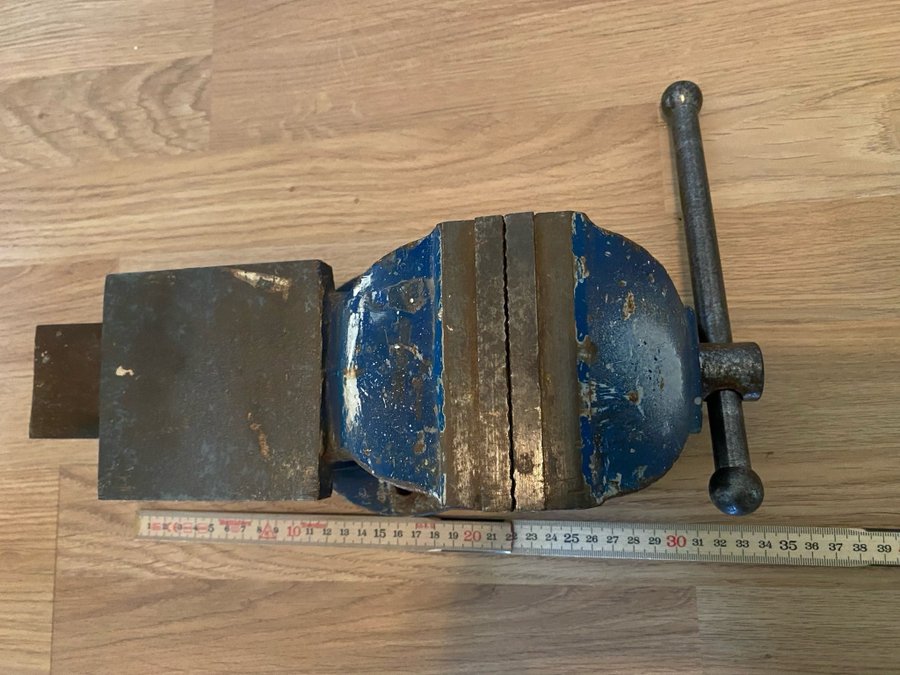 Skruvstäd/ Skruvstycke 10 cm bredd utbytbara käftar ca 103 kg