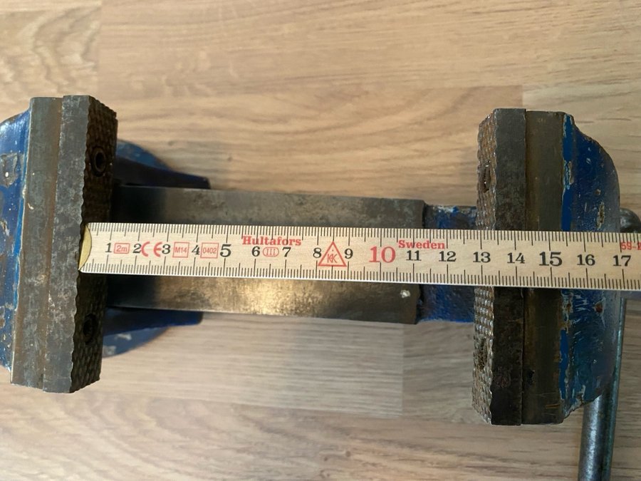 Skruvstäd/ Skruvstycke 10 cm bredd utbytbara käftar ca 103 kg