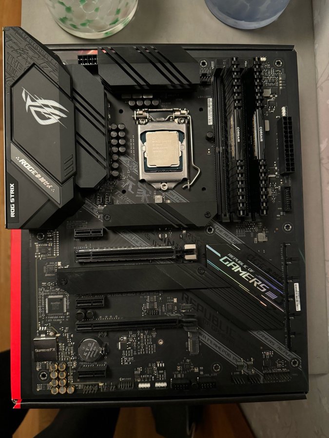 ASUS ROG STRIX B460-F - Intel 10400 - 16gb ram