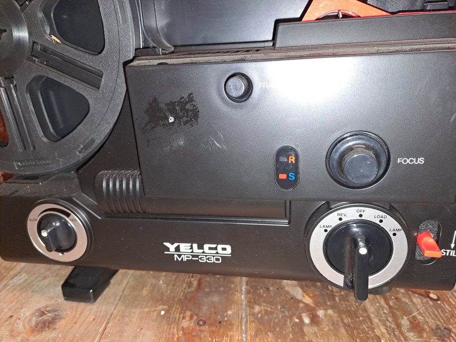 Yelco MP-330 Film Projektor