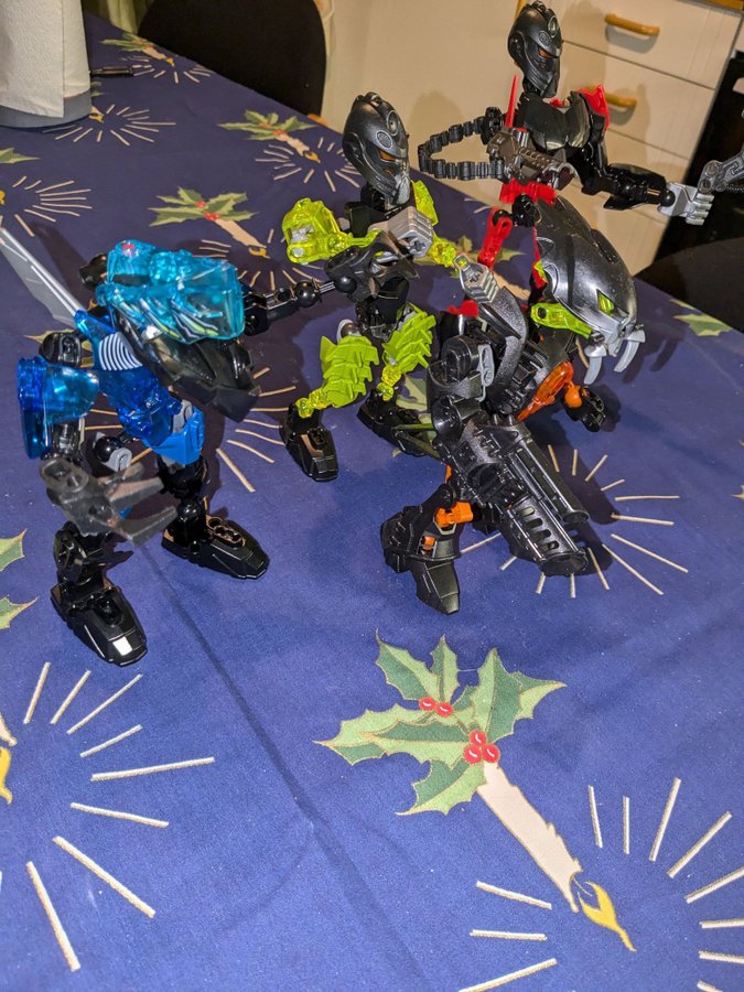 Bionicle Set med 4 figurer