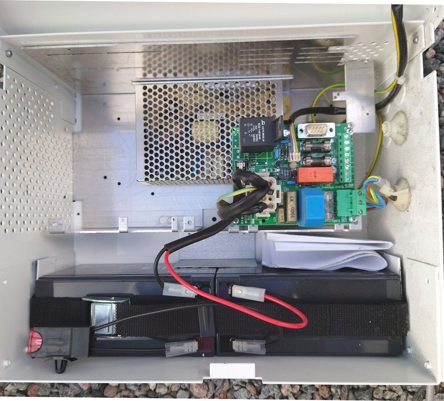 Beolux strömförsörjning, bas-backup 12/24v med dubbla batterier.