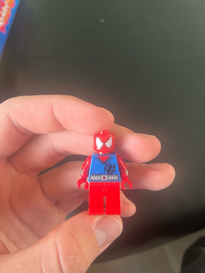 LEGO Minifigur - Scarlet spider