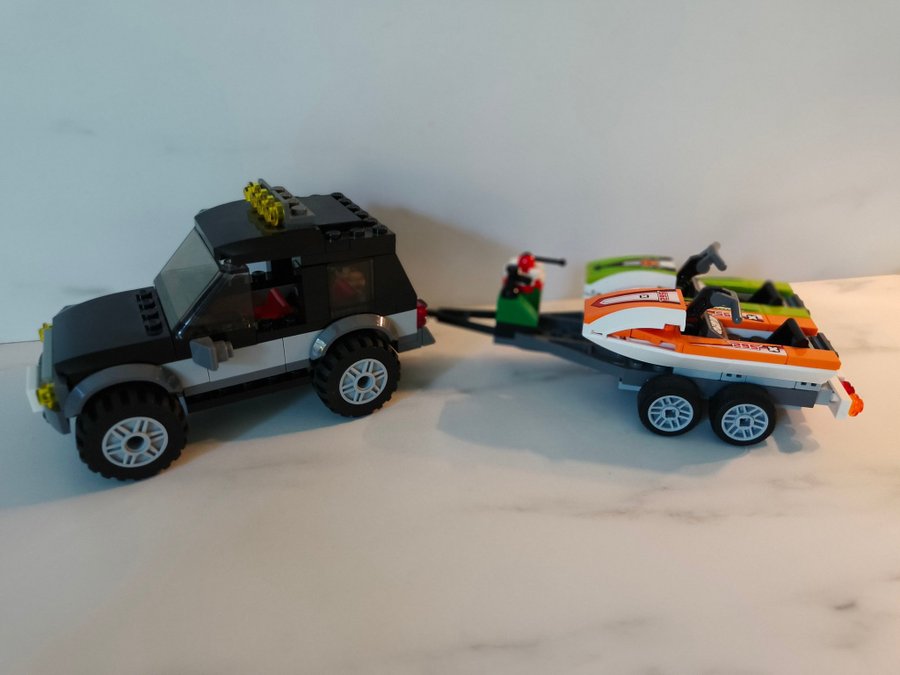 Lego City 60058 - Offroadbil med släpvagn och vattenskotrar