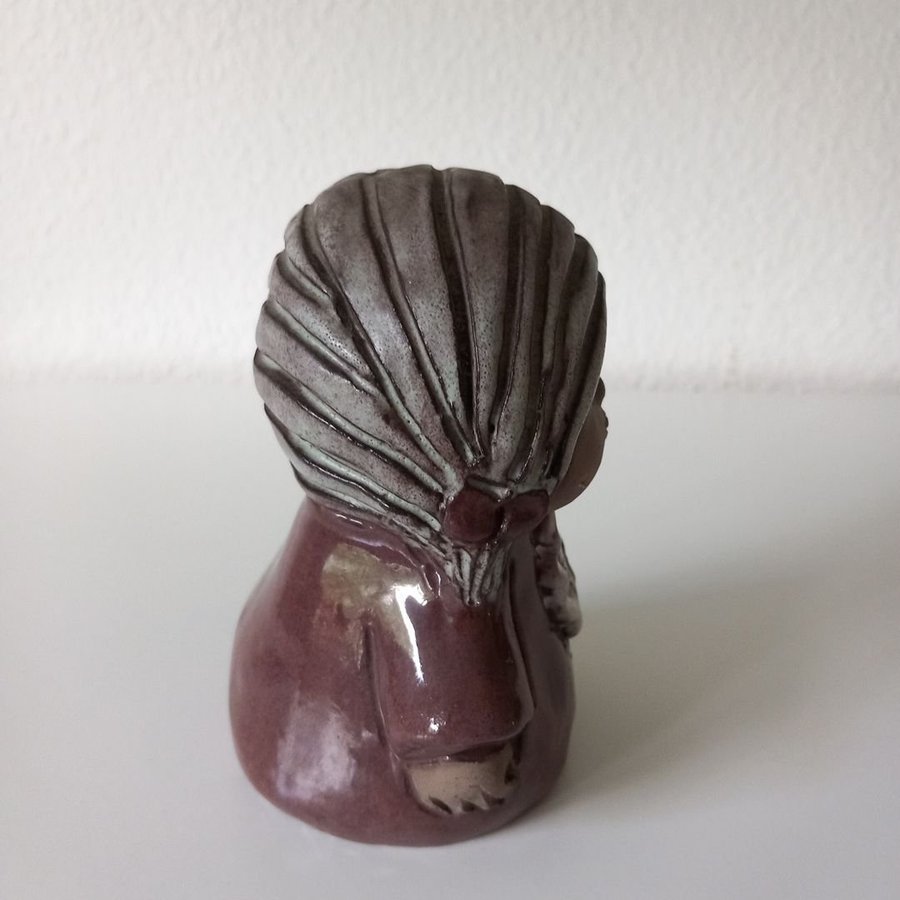 Elbogen Handmade Keramisk figur av flicka