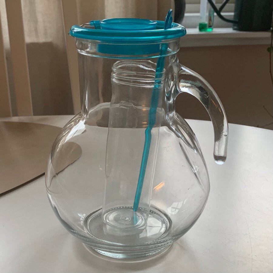 Tillbringare/Kanna Glas med plasttillbehör