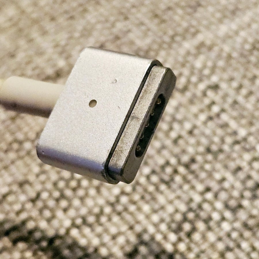 Original Apple 60W MagSafe 2 Power Adapter (A1435) + kabel