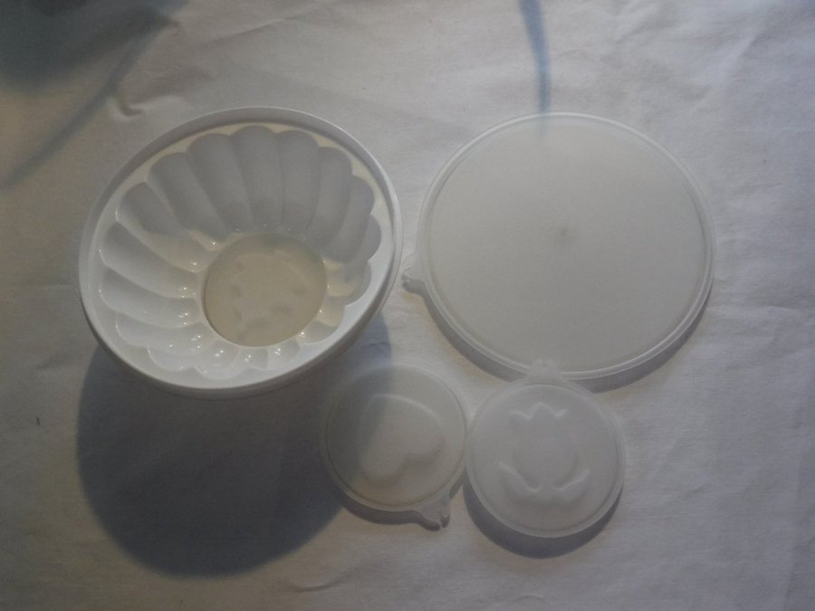 Tupperware form för t.ex jello/glass med tre olika motiv