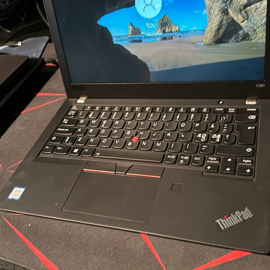 Lenovo ThinkPad X280 i5-8250U”8GB”intel HD”256GB”win10 pro