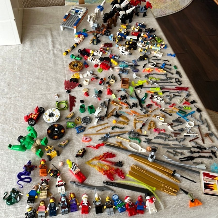 Lego Minifigurer  Tillbehör - Stor Samling