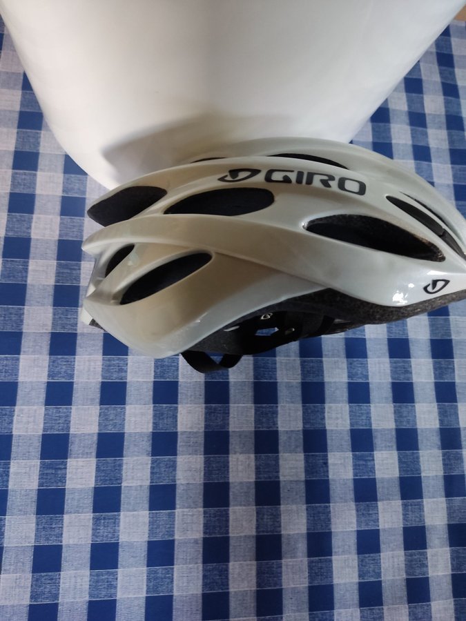 Giro Prolight G295 cykelhjälm, vit, stl medium, bra begagnat skick