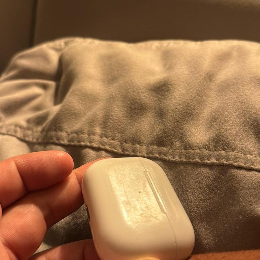 Apple AirPods Pro (gen 1) - något glapp i hö lur