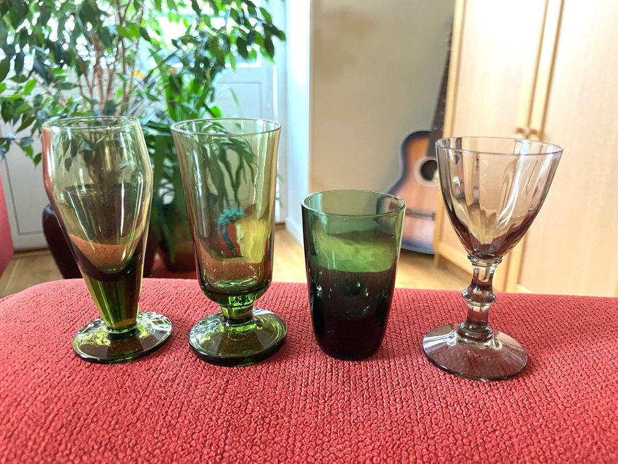 Samling av TIO små glas- snaps/ likör/ punsch.