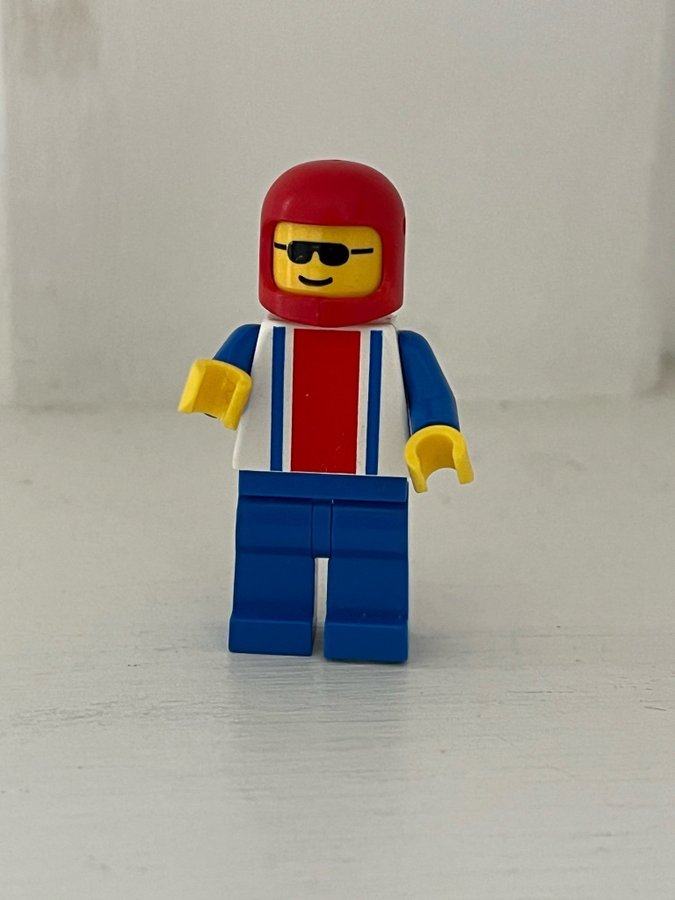 LEGO minifigur racerförare - Classic town racer. Fint skick.