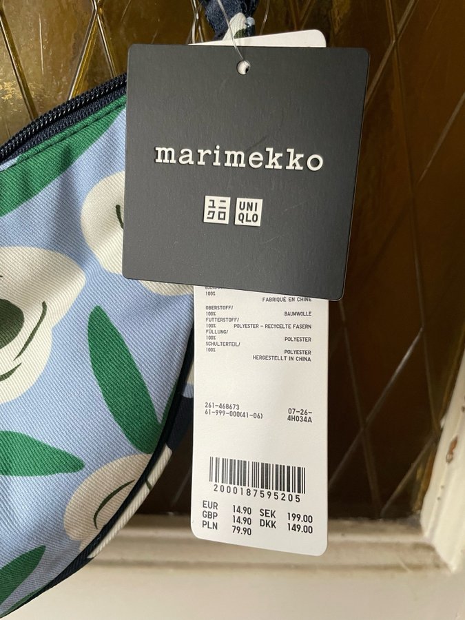 Marimekko x Uniqlo Ruukku round mini blå blommig axelremsväska handväska väska