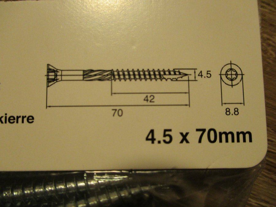 300 st oanvända försänkt förzinkad träskruv m/twist  cutter 4,5x70 mm. Torx 20.