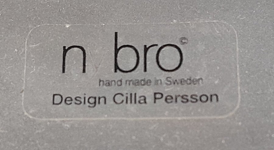 Ett vackert fat från n bro designad av Cilla Persson