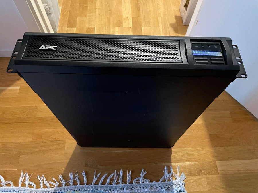 APC Smart-UPS 2.7kW, Strömförsörjningssky