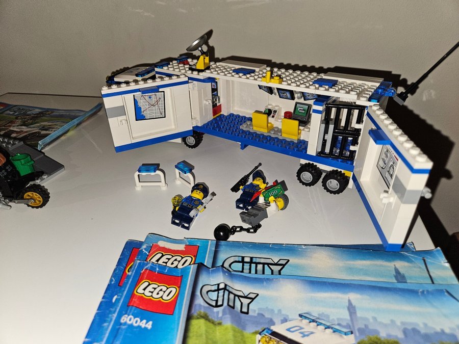 LEGO 60044 Mobil polisenhet + 2 xtra polisbilar - komplett