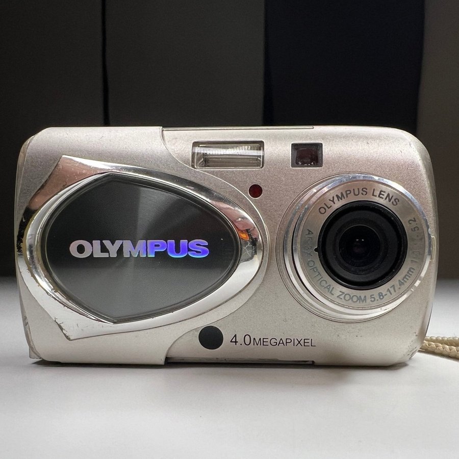 Olympus Digitalkamera med 4.0 megapixel och 3x optisk zoom