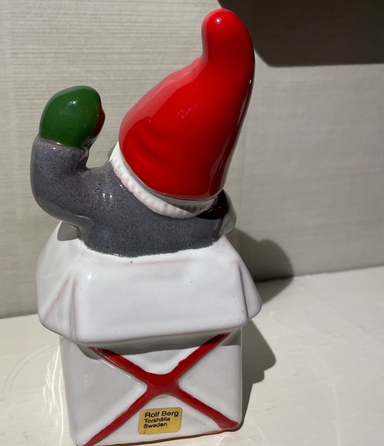 Tomte i julpaket av Rolf Berg, 15 cm