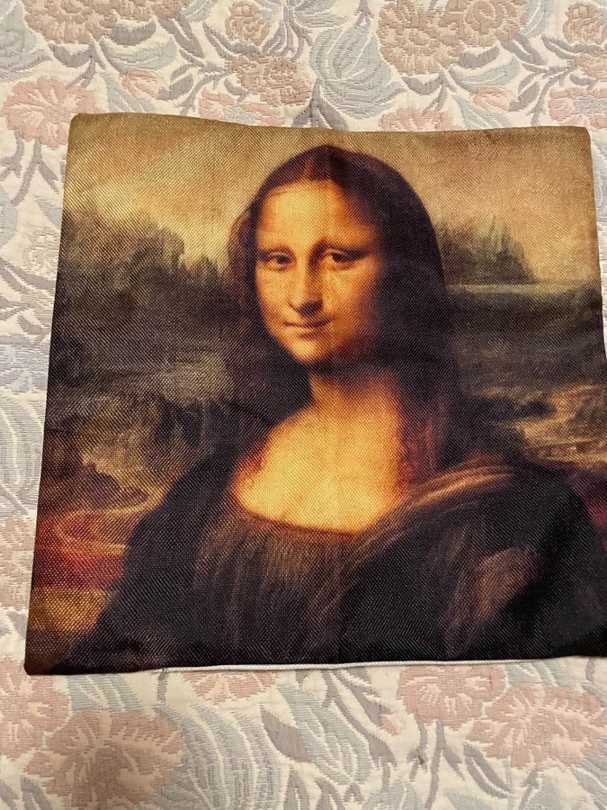 Prydnadskudde med klassiskt motiv efter Mona Lisa Louvren Paris