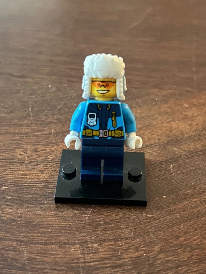 Lego City - Arctic Explorer Minifigure w Ushanka