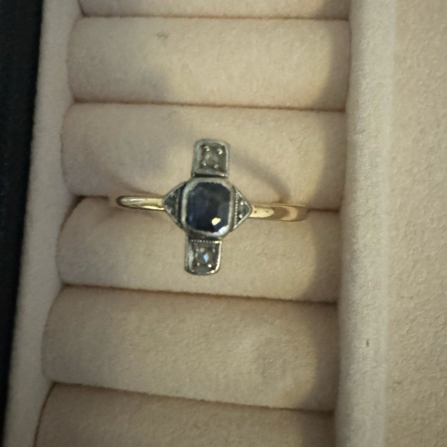 Guldring 14K strl 17 med Safir och 2 Diamanter