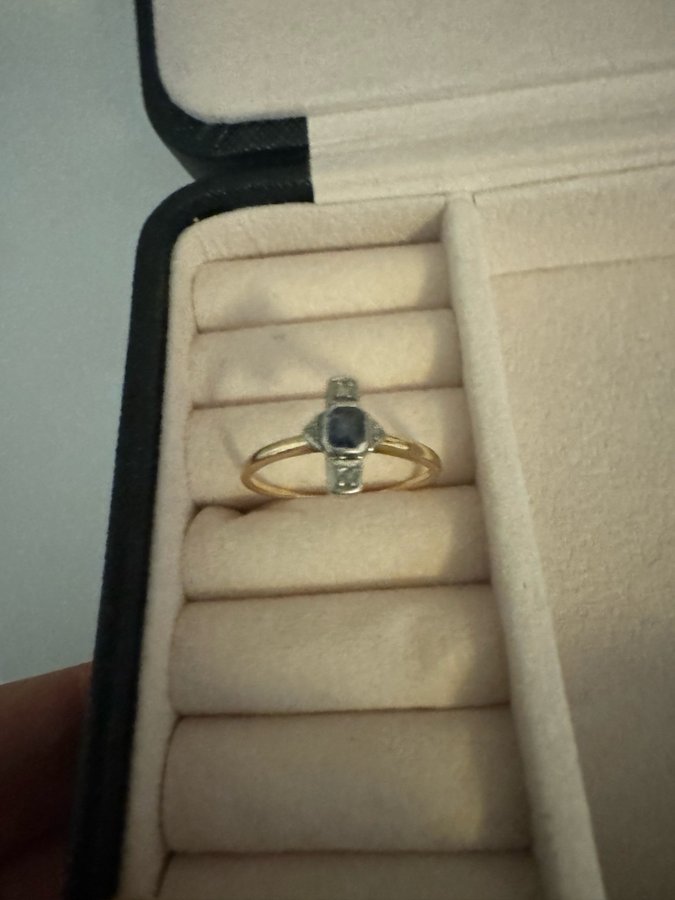 Guldring 14K strl 17 med Safir och 2 Diamanter