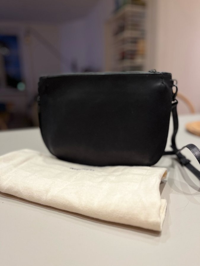 Ona bag från Whyred skinväska crossbody