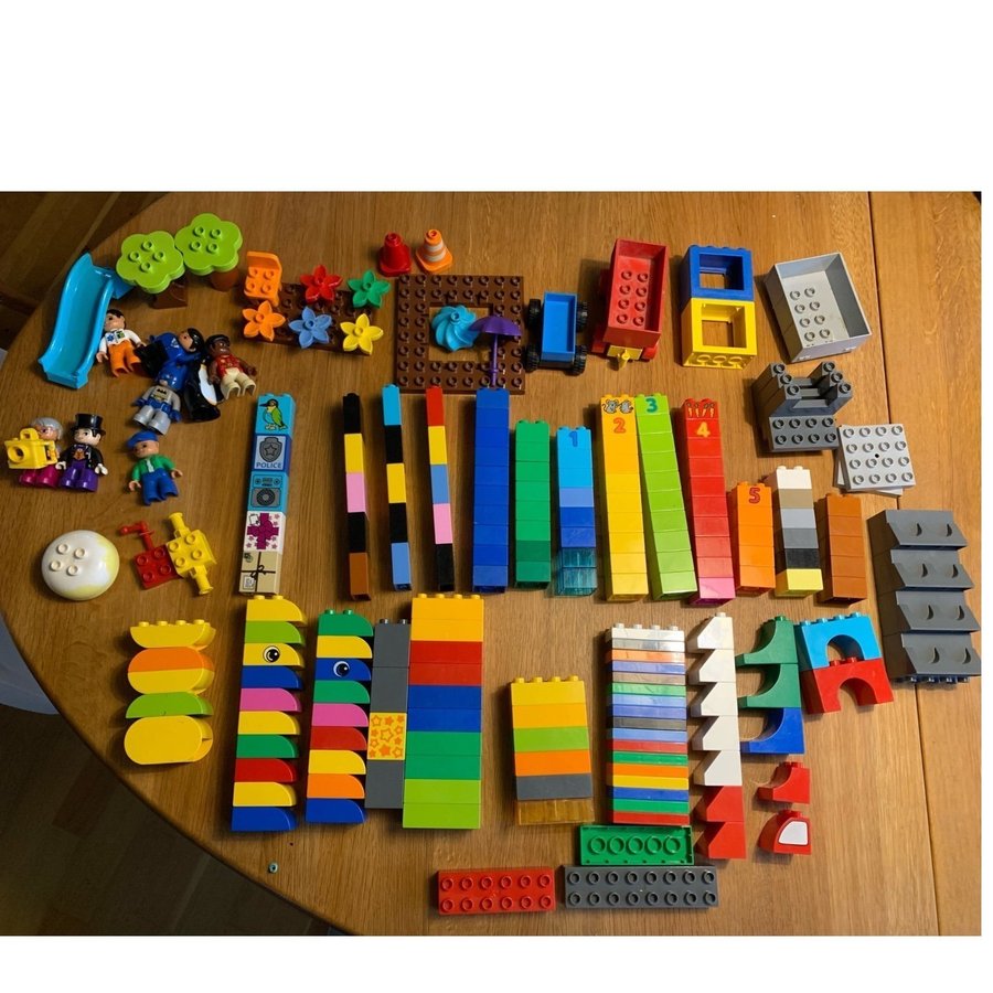 LEGO Duplo stor lot med blandat Duplo både för bygg och lek, ca 200 delar