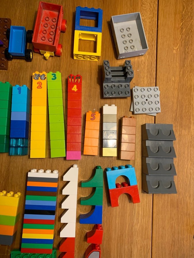 LEGO Duplo stor lot med blandat Duplo både för bygg och lek, ca 200 delar