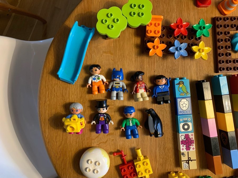 LEGO Duplo stor lot med blandat Duplo både för bygg och lek, ca 200 delar