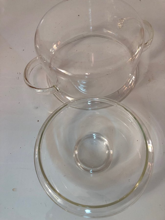 Tålig gryta i glas med lock 14 cm hög, 17 cm i diameter och rymmer 1,5 liter